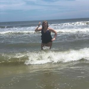 Meet your Posher, Leeann